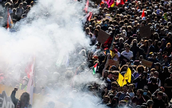 Масштабные протесты во Франции против пенсионной реформы Масштабные протесты во Франции против пенсионной реформы