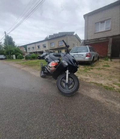 📌 - Опубликовано на FB: 💬 "19 августа у подъезда по адресу Земес иела 6 (г. Рига) стоял скутер. Был 📌 - Опубликовано на FB: 💬 "19 августа у подъезда по адресу Земес иела 6 (г. Рига) стоял скутер. Был