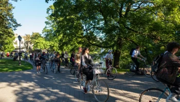 Riga Tweed Ride: Элегантный велопробег в стиле твид в Риге