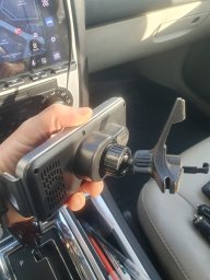 Беспроводная зарядка и держатель для авто 1