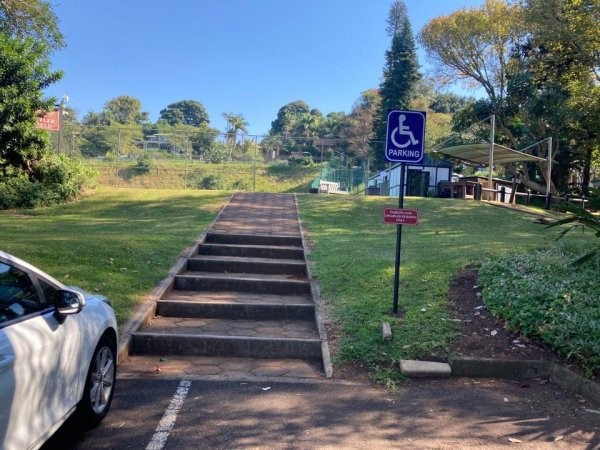 Парковка для людей с инвалидностью рядом с моей школой