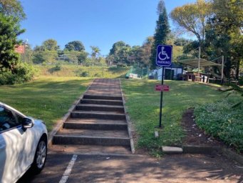 Парковка для людей с инвалидностью рядом с моей школой