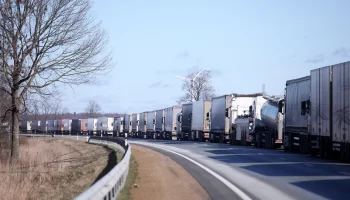 Перегруженность на границе: Латвия прогнозирует очереди из-за закрытия литовских КПП